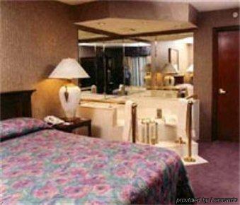 Lees Inn & Suites Muncie Room photo